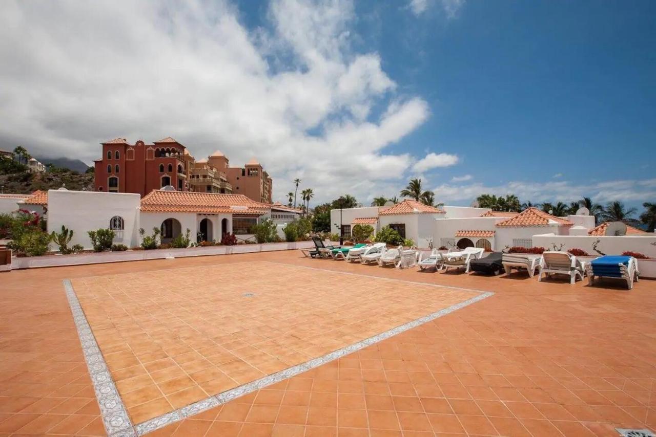 1 Bedroom Apartment For 4 People In Tenerife Costa Adeje  Exterior photo